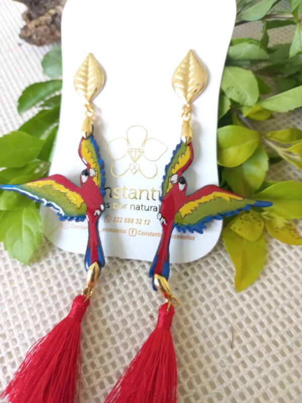 Aretes Vibrantes de Guacamaya